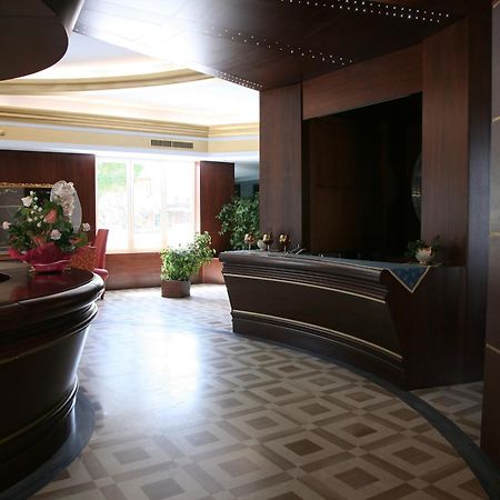 ואסטו Hotel Royal מראה חיצוני תמונה