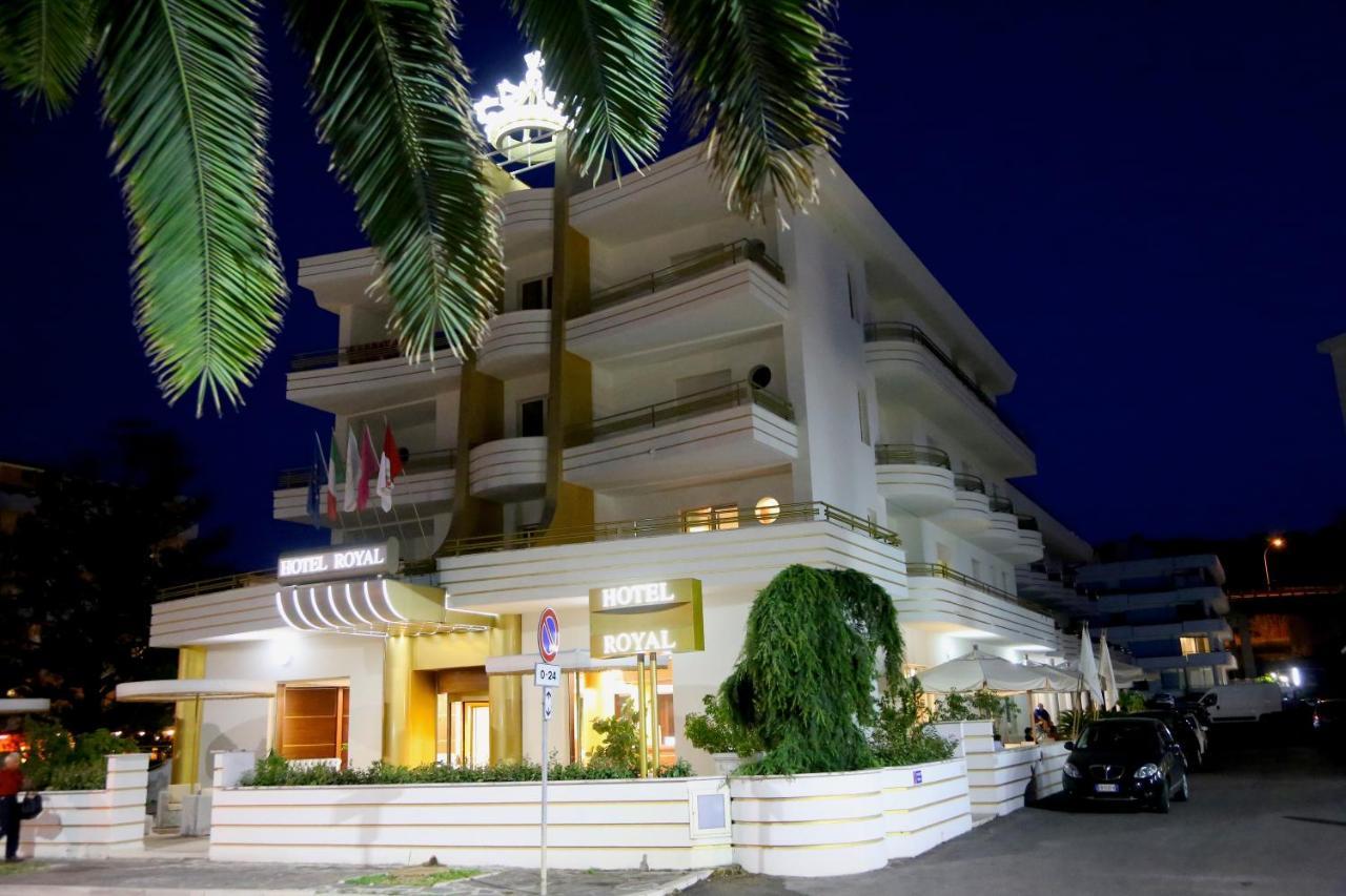 ואסטו Hotel Royal מראה חיצוני תמונה