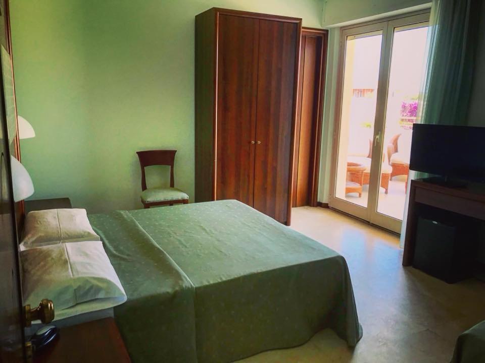ואסטו Hotel Royal מראה חיצוני תמונה