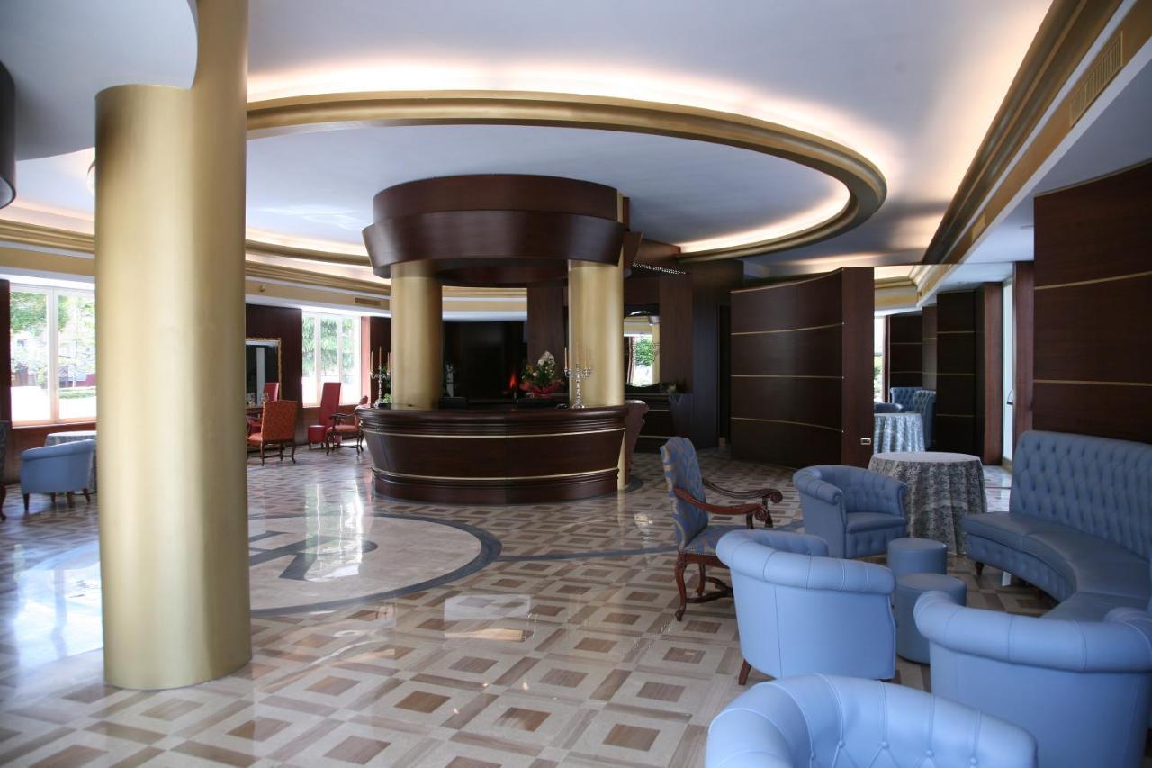 ואסטו Hotel Royal מראה חיצוני תמונה