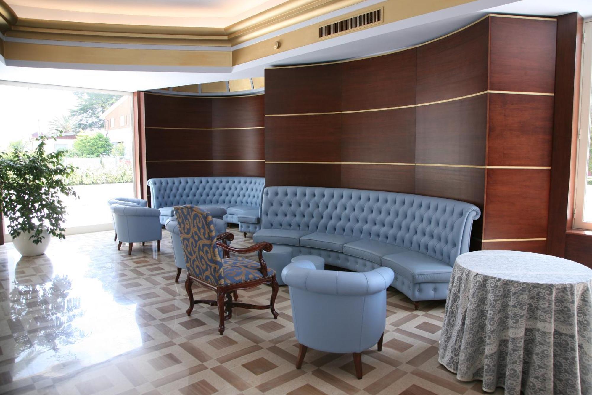 ואסטו Hotel Royal מראה חיצוני תמונה